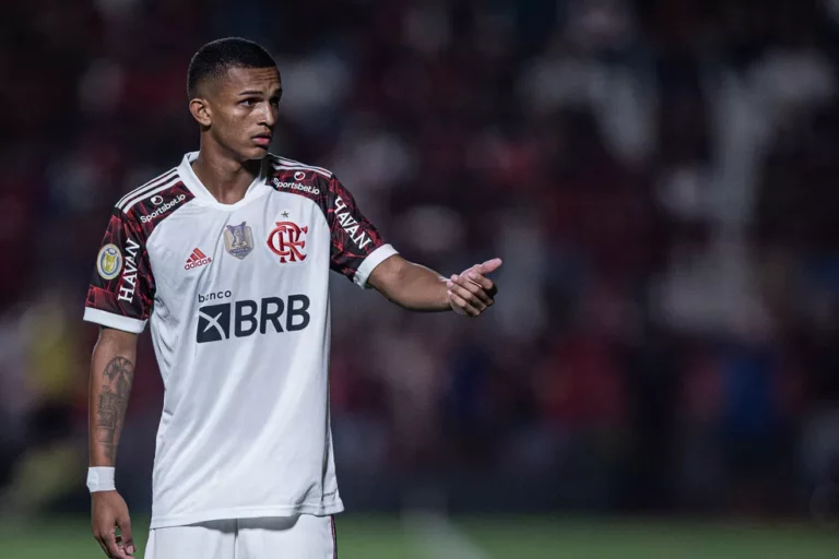 Flamengo negocia saída de destaque da base para o Barcelona