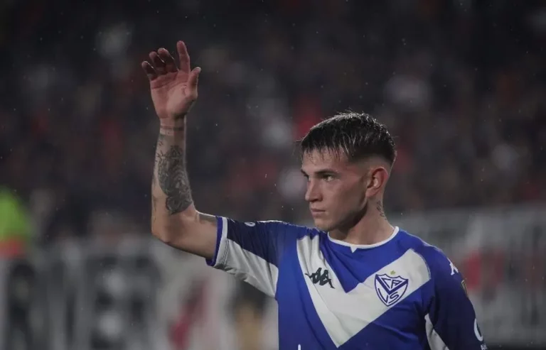 Orellano não assinou com o Vasco por pendências com o Vélez Sarsfield