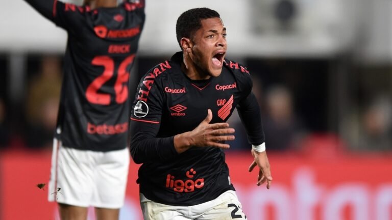 Barcelona faz consulta por Vitor Roque e ouve pedida acima de R$ 150 milhões