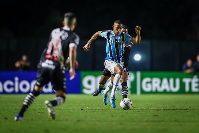 Bruno Alves alcançará a marca de 50 jogos com a camisa do Grêmio contra o Caxias