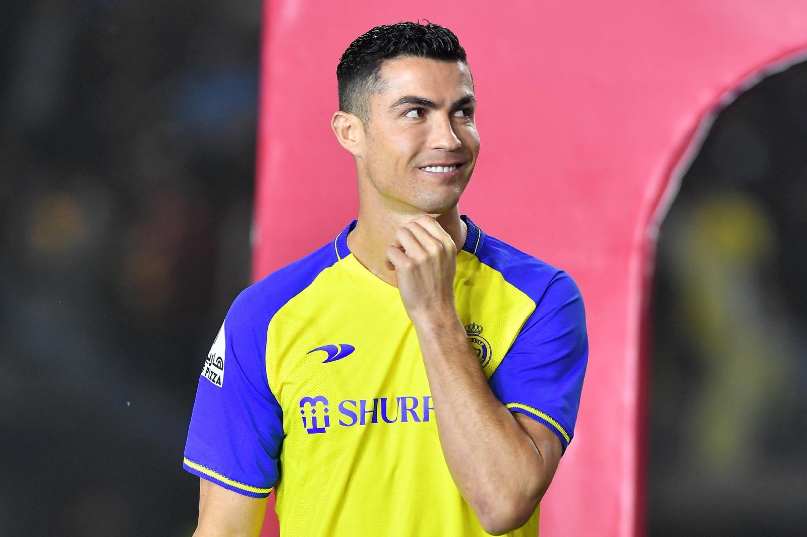cristiano-ronaldo-e-apresentado-pelo-al-nassr-1673140243161_v2_1920x1279