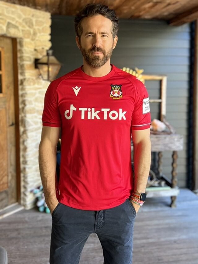 Ryan-Reynolds-Wrexham-AFC-T-shirt