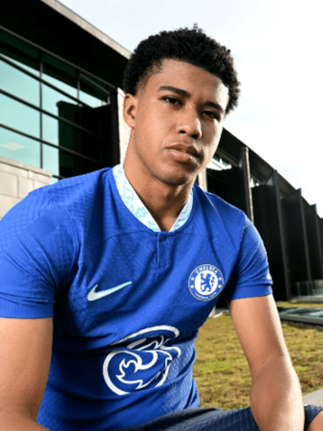 andrey-santos-posa-com-a-camisa-do-chelsea-1673105371545_v2_450x450