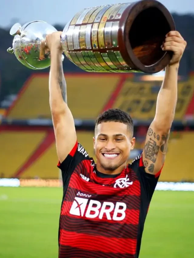 cropped-joao-gomes-trofeu-libertadores-flamengo.webp