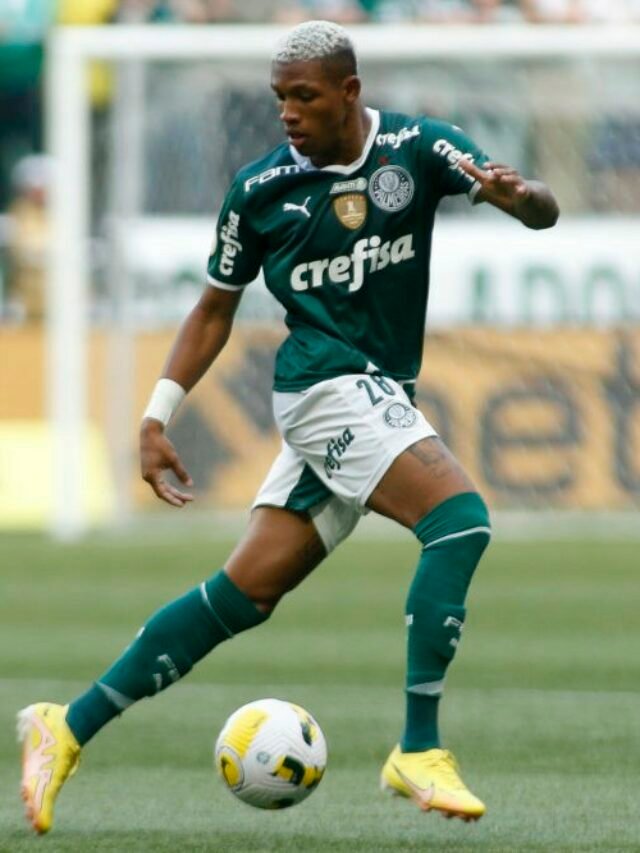 Visado! Equipes europeias fazem propostas por Danilo, Palmeiras avalia