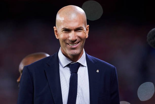 Chelsea fez oferta astronômica para contratar Zinédine Zidane