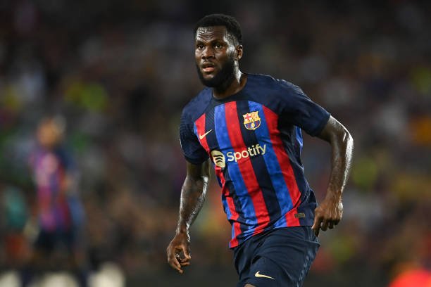 Sem espaço no Barcelona, Kessié vira alvo de gigante inglês