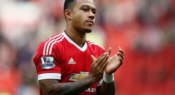 Sem espaço no Barcelona, atacante holandês quer retornar ao Manchester United