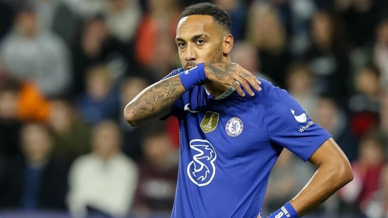 Sem espaço no Chelsea, Aubameyang entra na mira de clube da Premier League