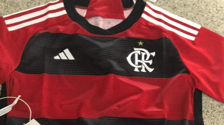 Flamengo emite nota de insatisfação após Adidas realizar mudanças na camisa de 2023