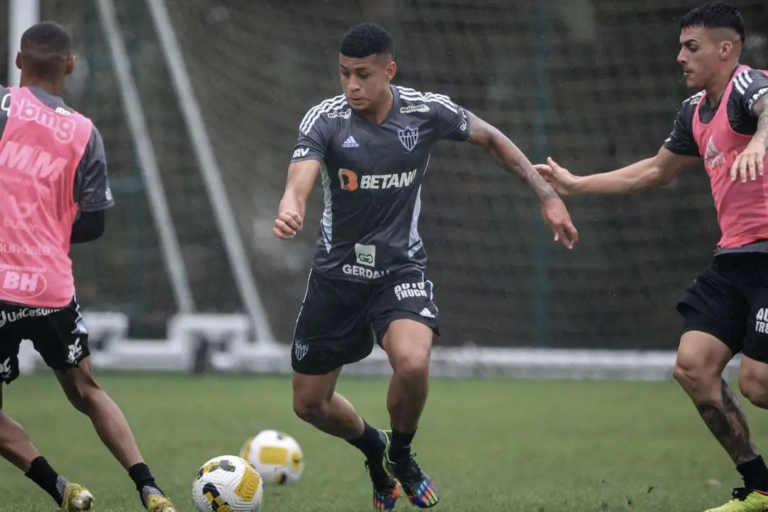 Destaque na Copinha, Yan Phillipe mira novas oportunidades no time principal do Atlético Mineiro