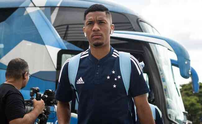 “Não é normal acontecer”, diz Davó após ser expulso na sua estreia pelo Cruzeiro