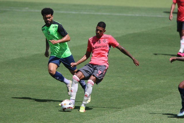 Inter encaminha renovação de contrato do jovem volante Matheus Dias