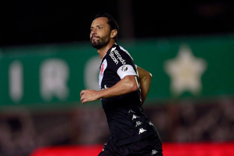 Com time titular, Vasco faz jogo seguro e vence a Portuguesa pelo Campeonato Carioca