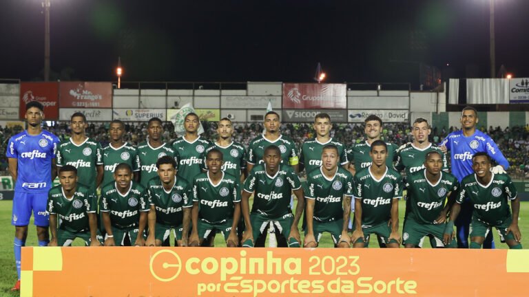 Palmeiras iguala feito de dois rivais ao levantar taça da Copinha duas vezes consecutivas