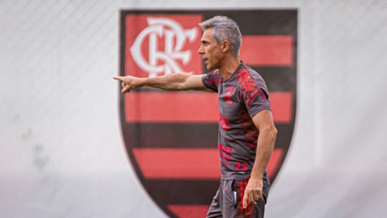 Ex-técnico do Flamengo é cotado para assumir seleção equatoriana