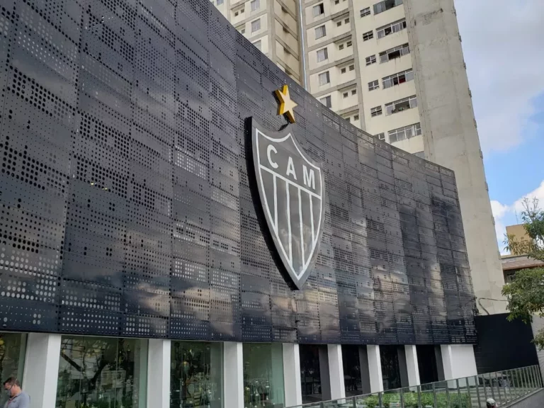 Atlético-MG vive problemas financeiros e está em débito com jogadores, afirma setorista