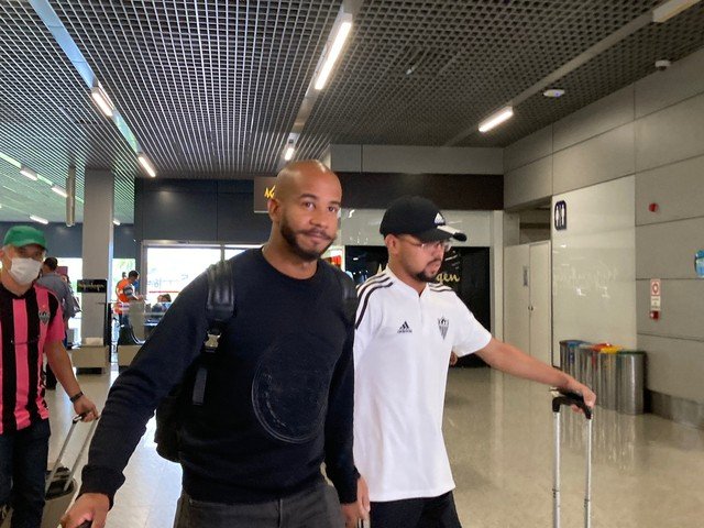 Patrick chega a BH para assinar com Atlético-MG