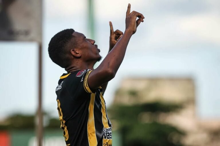 Reviravolta! Fluminense dá chapéu no Vasco e encaminha contratação do atacante Lelê