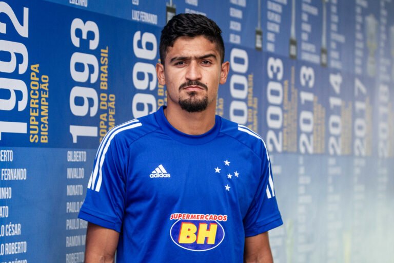 Cruzeiro é condenado a pagar R$ 4 milhões a ex-zagueiro