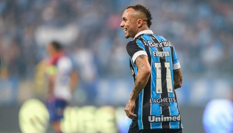 Dirigente do Grêmio elogia Everton Cebolinha, mas descarta contratação