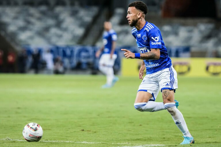 Ex-Cruzeiro, Jajá é emprestado para lanterna do campeonato russo