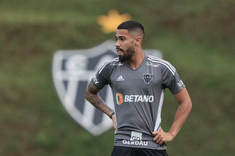 Fortaleza anuncia a contratação de Calebe, ex-Atlético