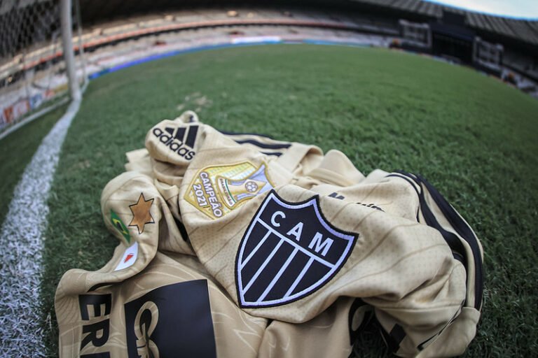 Atlético-MG voltará a utilizar o uniforme dourado diante do Democrata