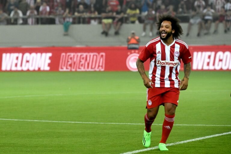 Três clubes brasileiros sondam Marcelo, livre no mercado, diz jornalista