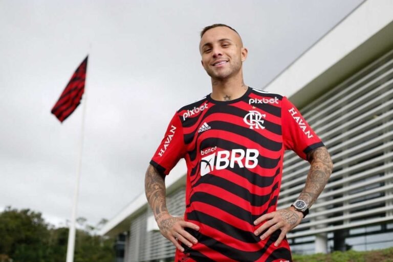 Botafogo demonstra interesse em Everton Cebolinha, do Flamengo