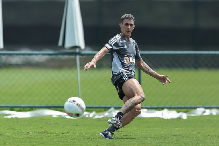 Cristian Pavón é liberado pelo Departamento Médico do Atlético e pode estrear na temporada