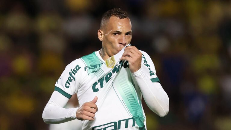 Presidente do Fortaleza revela investida por Breno Lopes, do Palmeiras