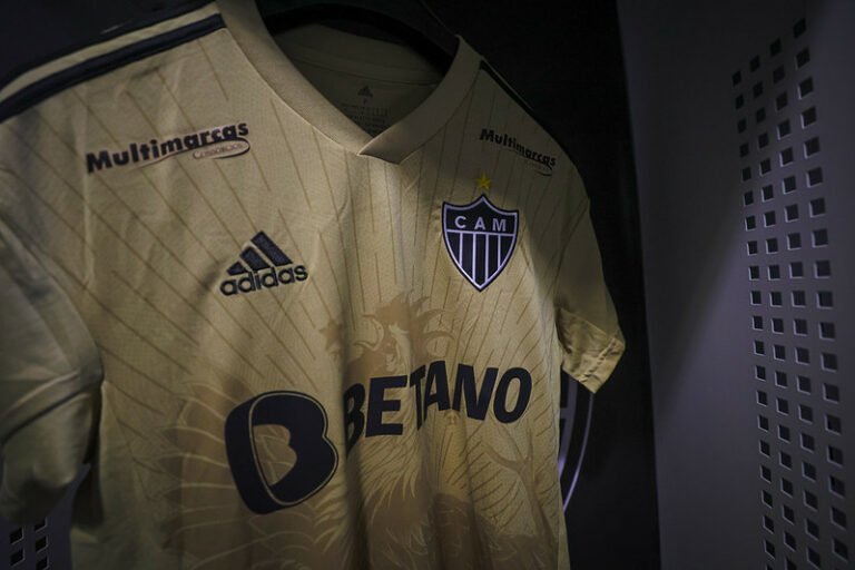 Atlético-MG negocia contratação de novo zagueiro antes da estreia na Libertadores