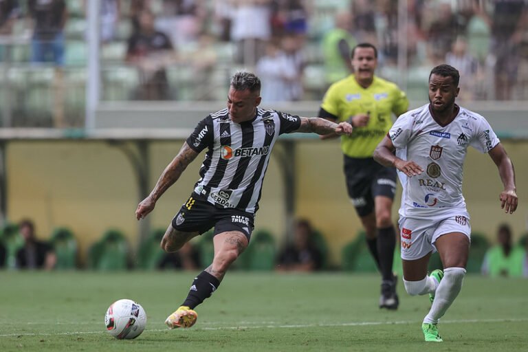Vargas chega a 22 gols e se torna o 4º estrangeiro com mais gols na história do Atlético-MG