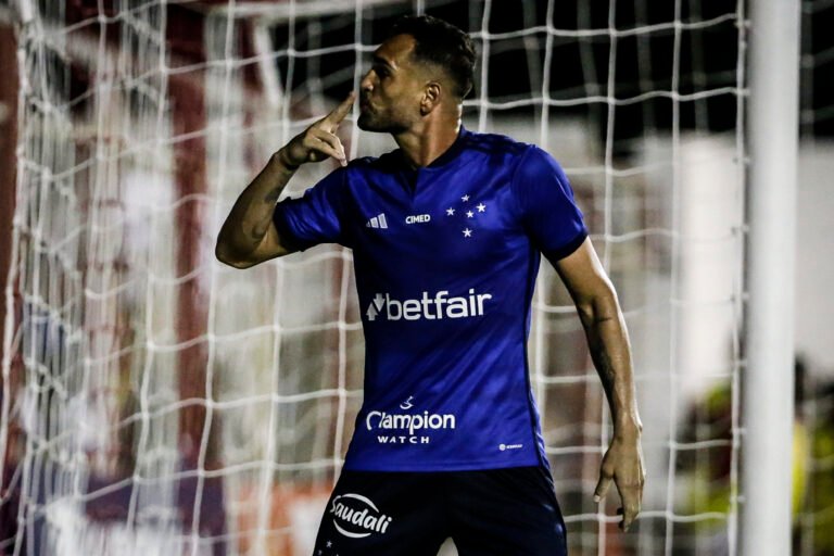 Gilberto está custando R$ 1 milhão por mês ao Cruzeiro