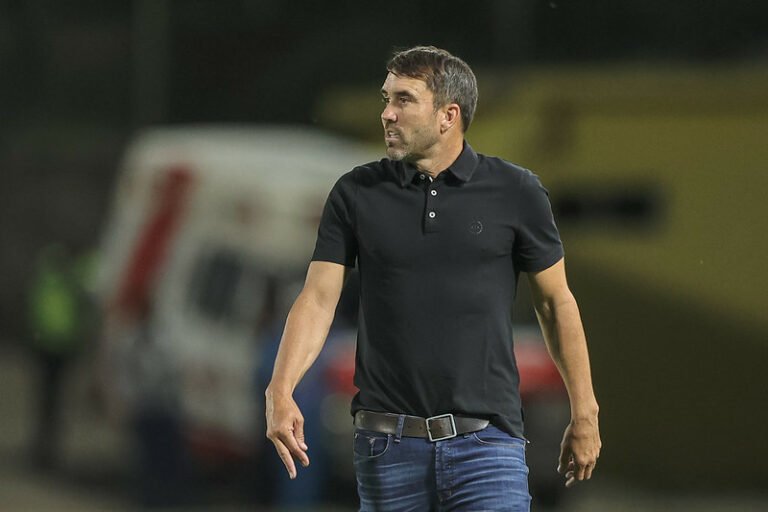 Eduardo Coudet ‘reclama’ de atuação do elenco alvinegro e projeta grande jogo no Mineirão