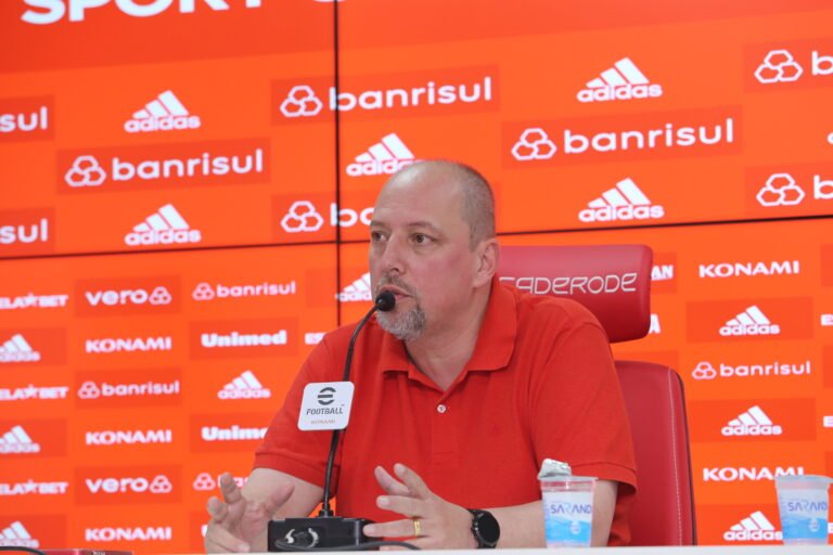 Presidente do Inter nega busca por substituto de Alan Patrick e pré-contrato com Enner Valencia