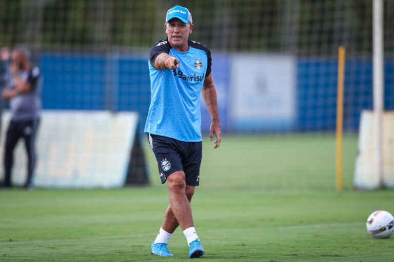 Com retorno de Ferreira, Grêmio divulga lista de relacionados