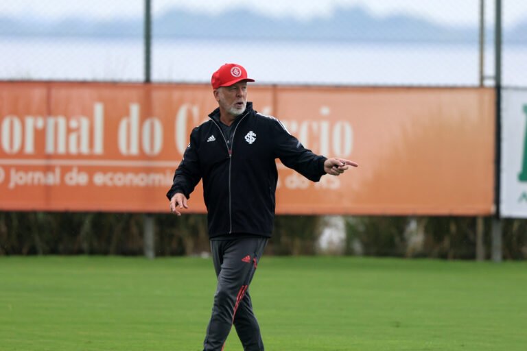 Inter liga sinal de alerta com pendurados de olho no Gre-Nal