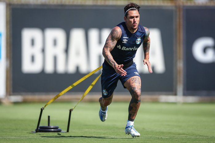 Vina é regularizado no BID e fica próximo de estrear no Grêmio