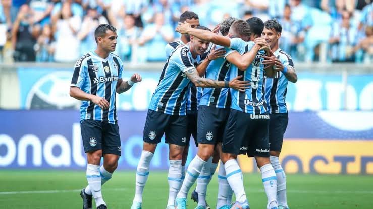 Grêmio proíbe uso de chuteira da Adidas por conta da cor e jogadores perdem patrocínio