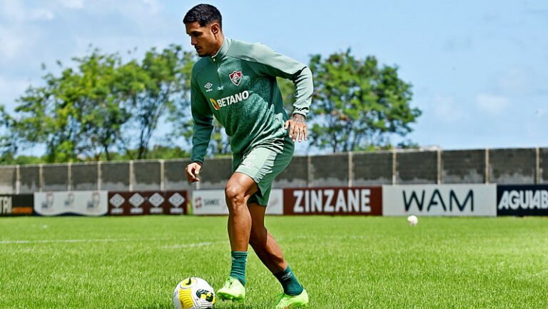 Clube argentino faz proposta por Cristiano, do Fluminense, afirma jornalista