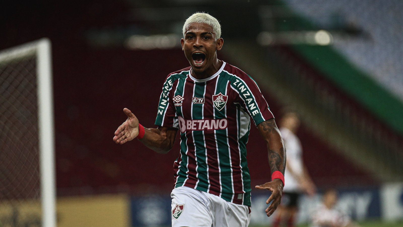 John Kennedy, do Fluminense, só será vendido por proposta do exterior, diz site