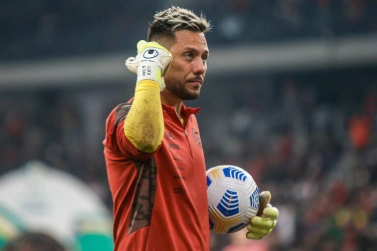 Celta de Vigo planeja proposta para contratação de Diego Alves, do Flamengo