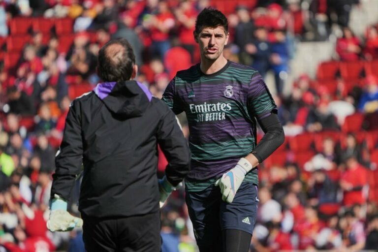 Courtois sente desconforto muscular e é desfalque em último jogo do Real Madrid antes do Mundial