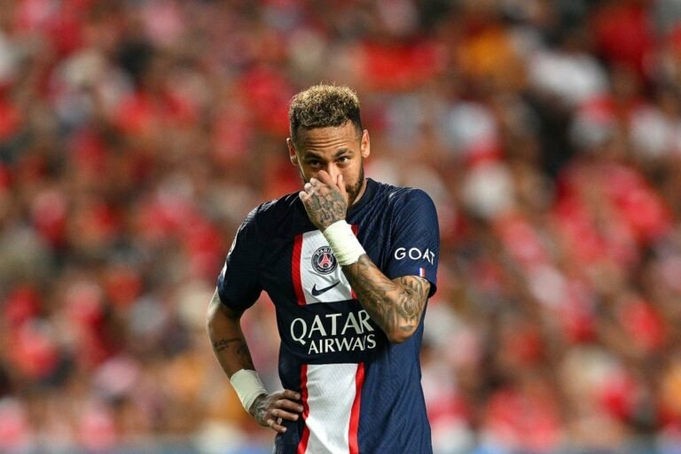 Neymar e Marquinhos batem boca com diretor do PSG