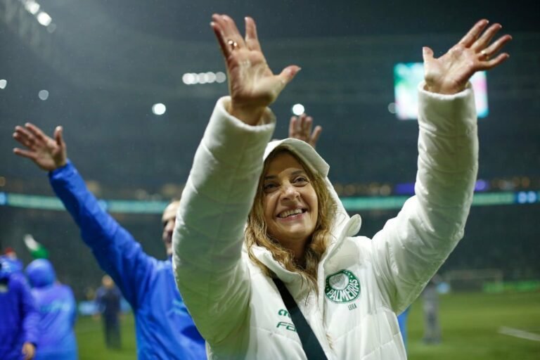 Pressionada, Leila volta a dar 50% de desconto nos ingressos para conselheiros do Palmeiras