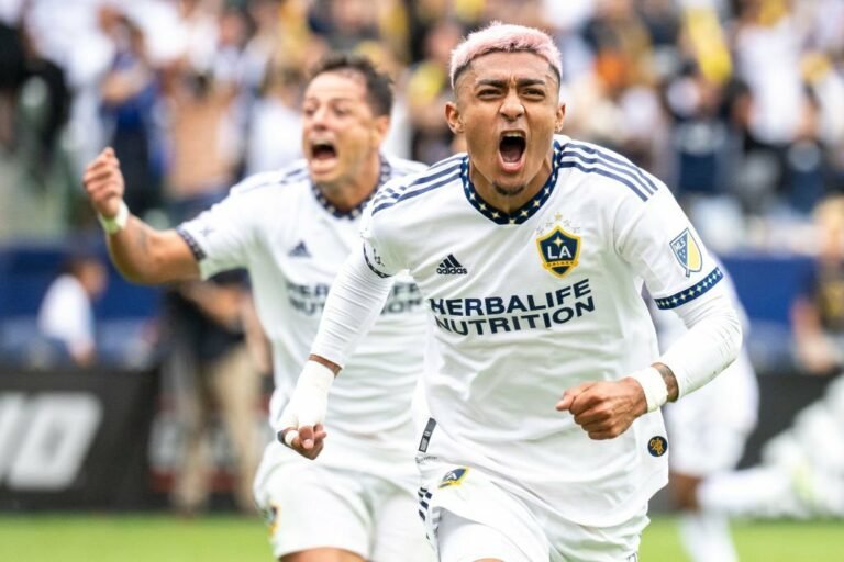 Após não ser contratado por 18 segundos, lateral mexicano fecha com o Barcelona