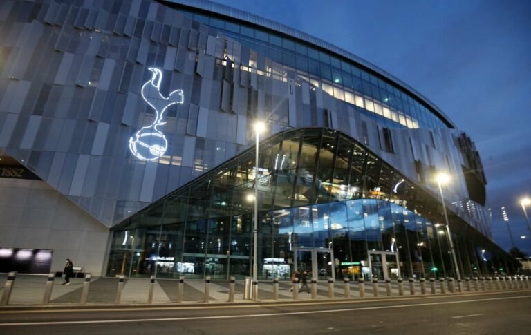 Bilionário iraniano prepara oferta para comprar Tottenham