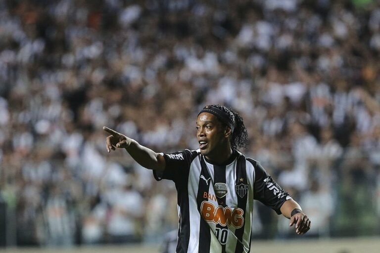 Atlético-MG e Ronaldinho abrem negociações para presença do ídolo na inauguração da Arena MRV
